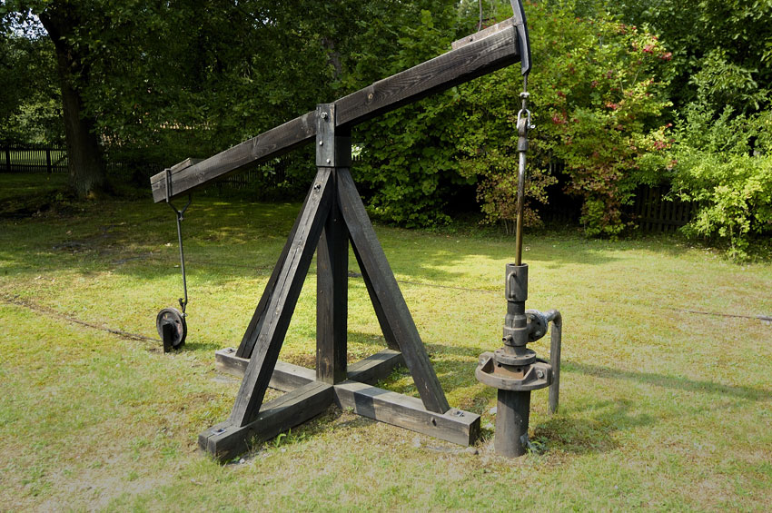 Historische Erdölpumpe