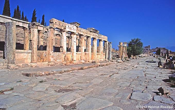 Die Hauptstra&szlig;e in Hierapolis