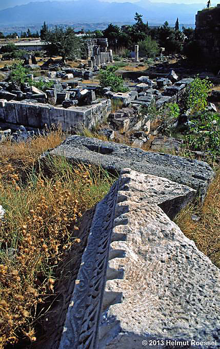 Im Tempelbezirk von Hierapolis